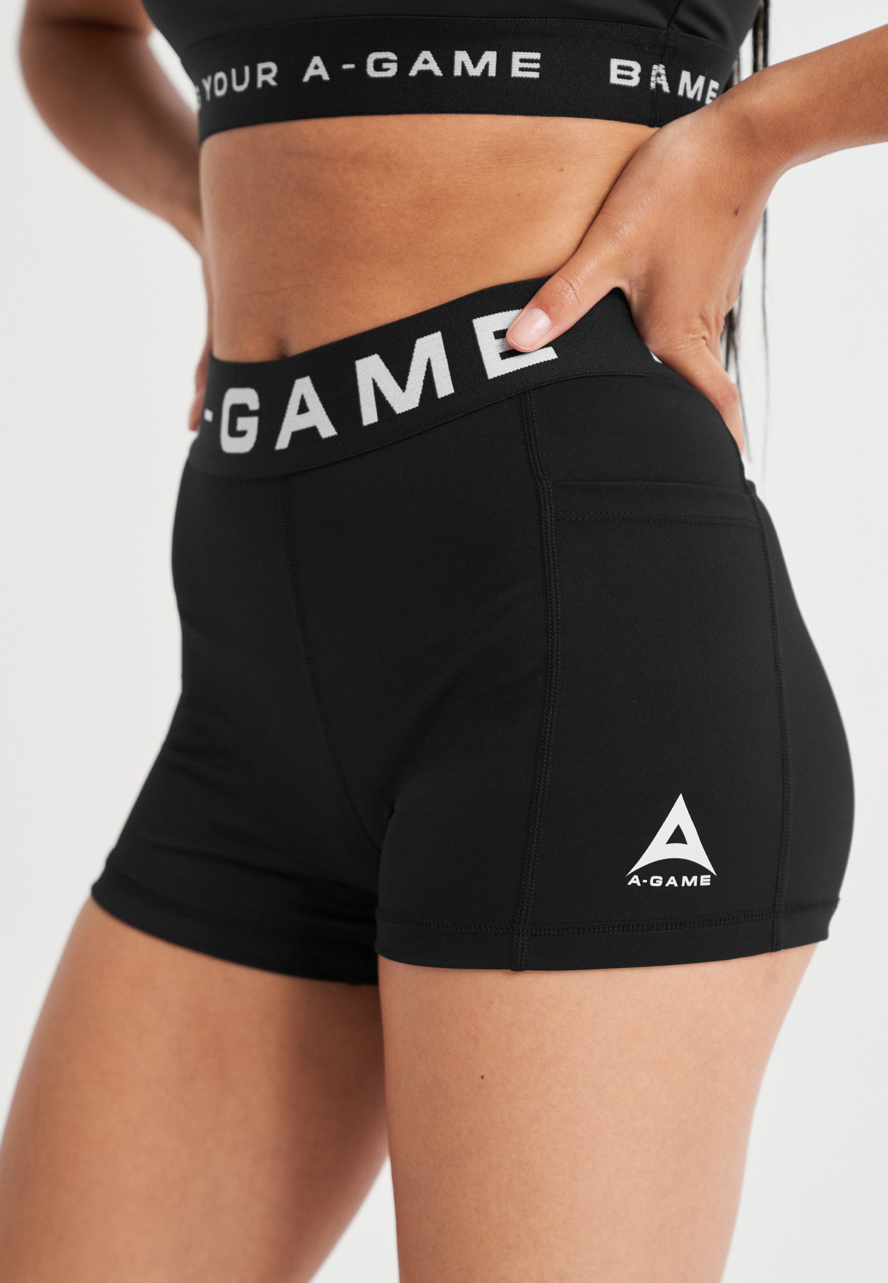Pantaloncini corti da allenamento con logo A-Game da donna - neri